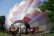 Ein Heißluftballon wird mit Gas gefüllt.